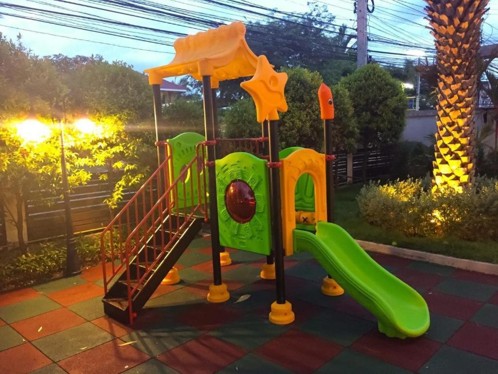 Home Place Lopburi Hotel Екстер'єр фото